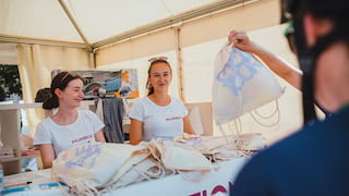 Lebenshilfe Magdeburg packt CYCLE TOUR Starterbeutel!