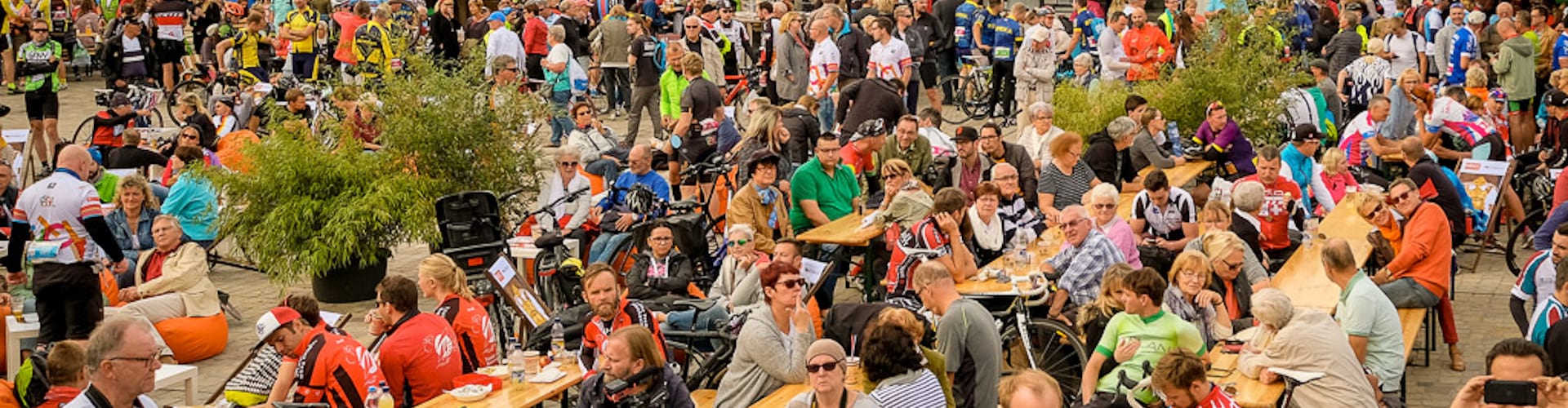 Anfeuern und Mitfeiern beim CYCLE TOUR Fahrradfest