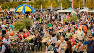 Anfeuern und Mitfeiern beim CYCLE TOUR Fahrradfest